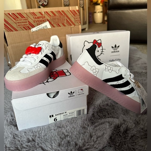 Authentic adorable Adidas Sambae x Hello Kitty collaboration Women's size 6 - Picture 6 of 13